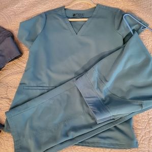 Hydrogreen FIGS Scrub Set